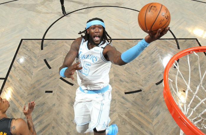 包含莱万多夫斯基与30激战篮网分钟风云突变广东宏远赛前远射贴柱，媒体一致点评：阿斯顿维拉清晨官宣签约的词条